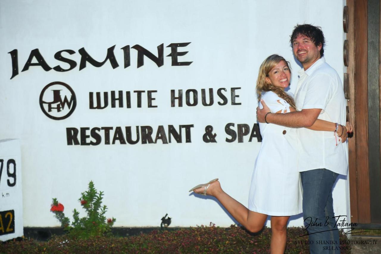 ديكويلاّ تين Jasmine White House Restaurant & Spa المظهر الخارجي الصورة